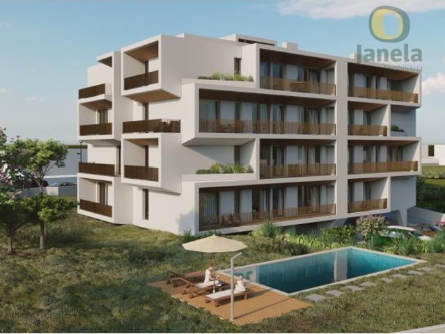 Maravilhoso T3 NOVO com piscina, jardim e garagem, perto do Aeroporo e da Praia