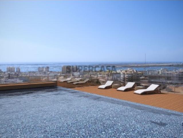 Maravilhoso T2 Duplex com 110 m2, garagem, piscina no topo, zona fitness e boas vistas