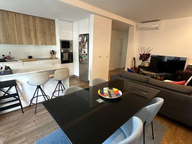 Maravilhoso T2 Porto Salvo Varanda Remodelado