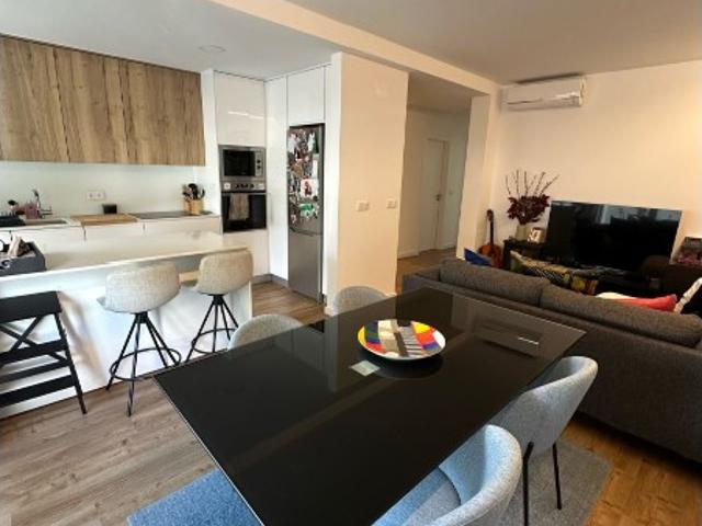 Maravilhoso T2 Porto Salvo Varanda Remodelado