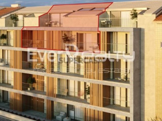 Maravilhoso apartamento T3 duplex em primeira linha da Praia da Barra