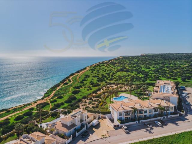 Maravilhoso apartamento T2 com deslumbrantes vista de mar, próximo da praia