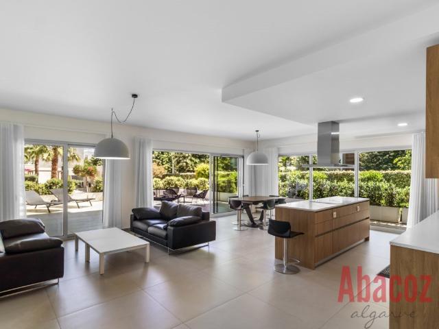 Maravilhoso Apartamento De 3 Quartos Em Olhos De Água 125m² Albufeira e Olhos de Água