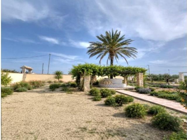 MARAVILLOSA VILLA EN BARINAS / MURCIA