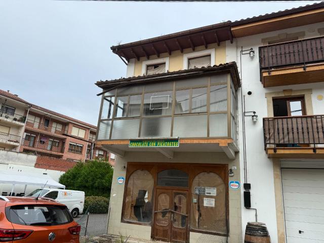 Maravillosa vivienda polivalente en el corazón de Limpias