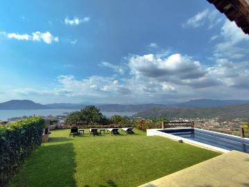 MARAVILLOSA CASA CON INIGUALABLE VISTA Y CLIMA
