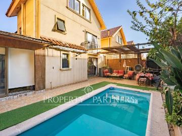 Maravillosa casa con piscina y quincho en sector con acceso controlado, Peñalolén