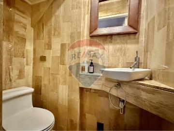 Maravillosa! En condominio, cerca portal | 4 Dormitorios por 18900.00 en Lo Barnechea