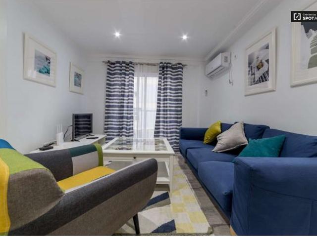 Maravillosamente renovado apartamento de 3 dormitorios en alquiler en Poblats Marítims