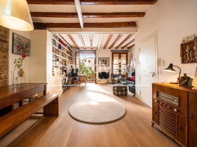 Maravilloso y tranquilo piso renovado con características originales en El Born