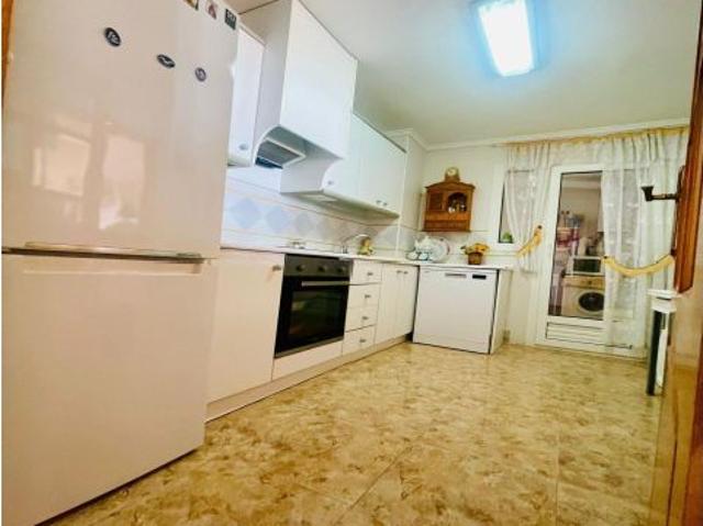 MARAVILLOSO APARTAMENTO DE 3 DORMITORIOS CON VISTAS DESPEJADAS AL MAR