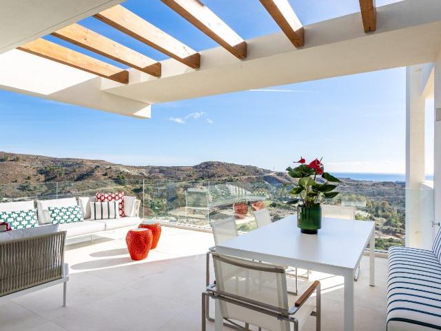 Maravilloso ático con solárium orientado al Sur con tres hab. 226m² Benahavís