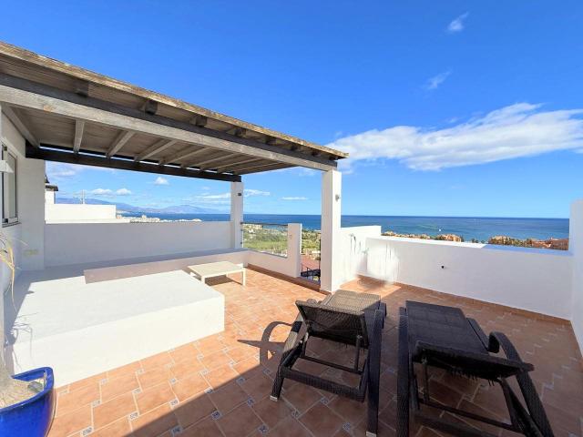 Maravilloso ático con solárium y vistas panorámicas al mar e. 80m² La Duquesa