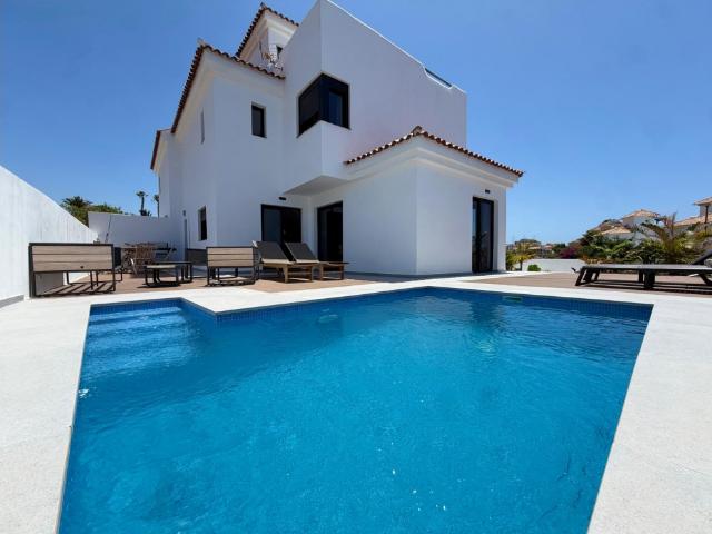 MARAVILLOSO CHALET DE 4 DORMITORIOS UBICADO EN AMARILLA GOLF