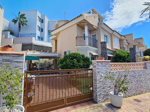 MARAVILLOSO CHALET EN MAZARRON