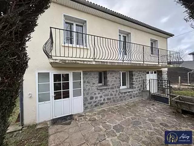 Marcenat 15190 Location maison 5 pièces t5