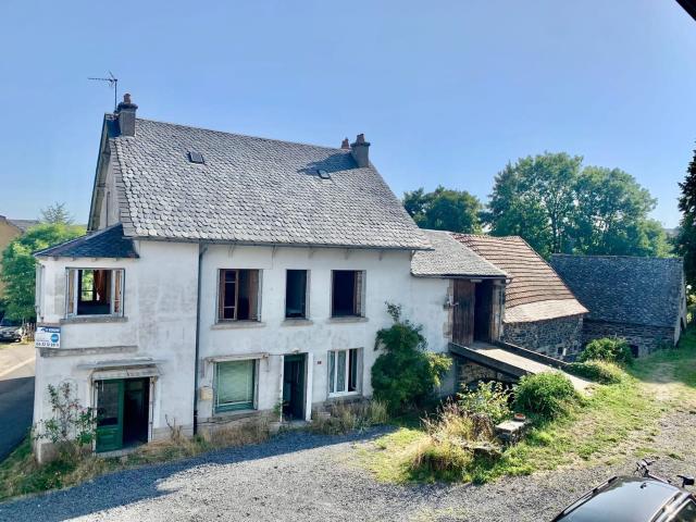 Marcenat Maison 220m2 avec 2 appartements, un local, une gra. 218m² Marcenat