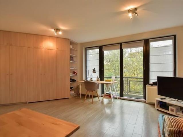 MARCEL THIRY: AGREABLE STUDIO AVEC BALCON