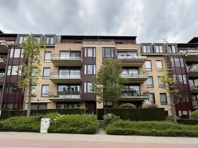 Marcel Thiry area 2 bedroom apt. with terrace and garage