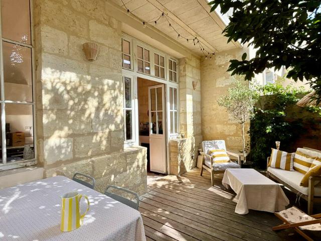 MARCHE DE LERME AU CALME, MAGNIFIQUE MAISON DE CHARME RENOVEE ET SON PETIT JARDIN ROMANTIQUE