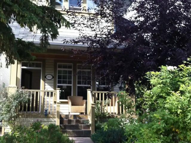 Marda Loop 4 Bedroom