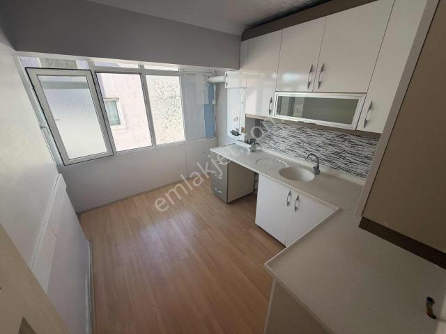 Mareşal'de Cadde Kenarı Ara Kat Yapılı 3+1 Geniş Kiralık Daire!