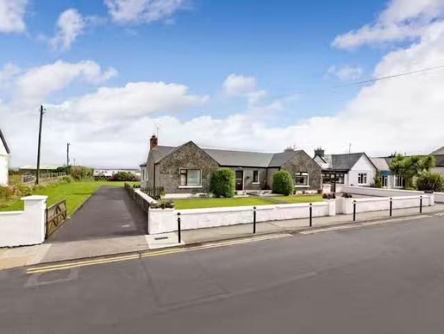 Maremma & Sunnyside, Shore Road, Strandhill, Co. Sligo, F91 V2.