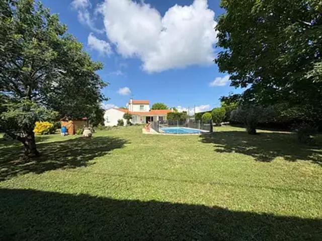 Marennes Hiers Brouage 17320 Achat / Vente maison 8 pièces t8 piscine jardin
