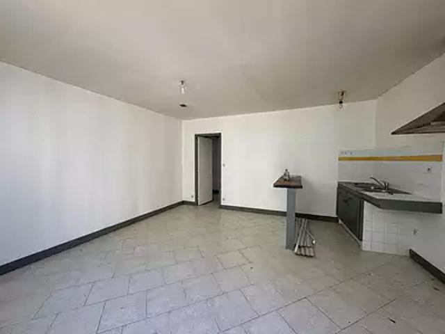 Marennes Hiers Brouage 17320 Achat / Vente immeuble au dernier étage cave