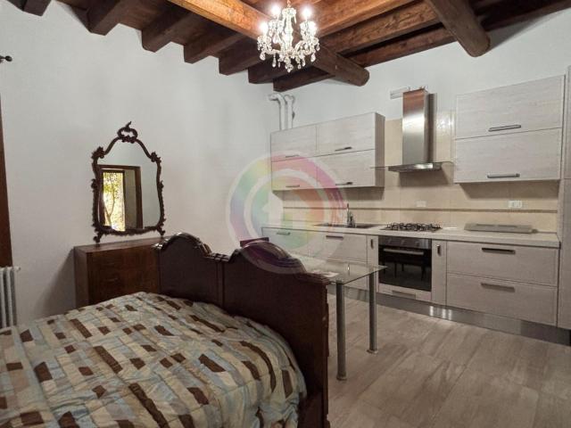 MARENDOLE: MONOLOCALE CON INGRESSO INDIPENDENTE