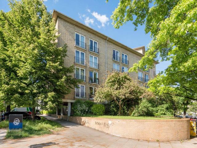Maria Louisen Str. Hochparterre! 1 Zimmer Apartment mit Potenzial!
