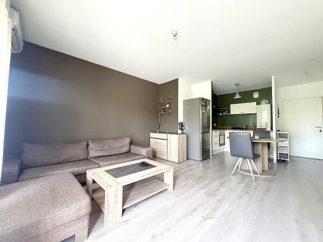 Marignane, appartement T2, récent, terrasse, parking privatif