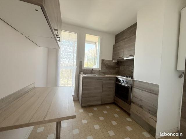 MARIGNANE, dans une résidence sécurisée, T4 de 67 m² avec balcon et cave