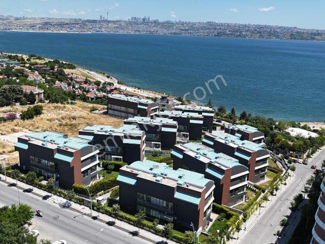 Marina 24'te Deniz Manzaralı 4+1 Bahçeli Satılık Dubleks Villa