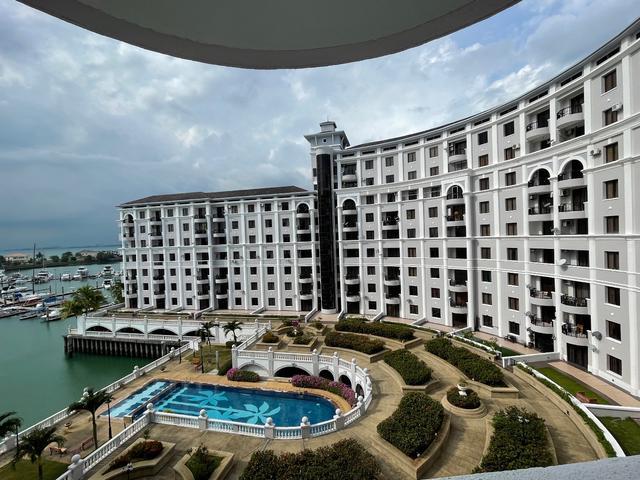 Marina crescent Seaview yacht with strict privacy management