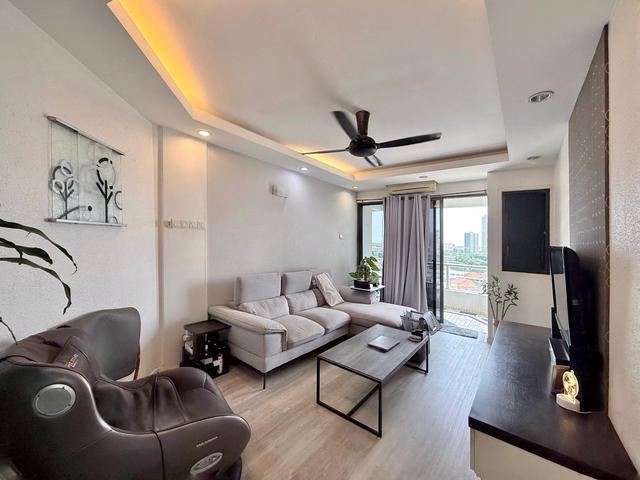 Marina Bay Furnished Renovated wth Wooden Floor Prime Location