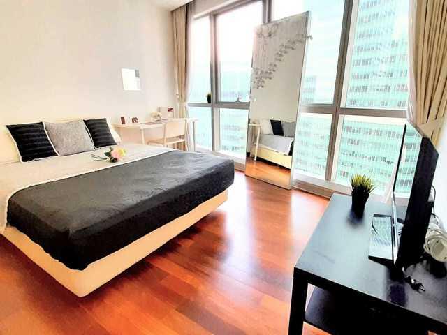 Marina Bay Sands View, Queen Room Expats Housemates