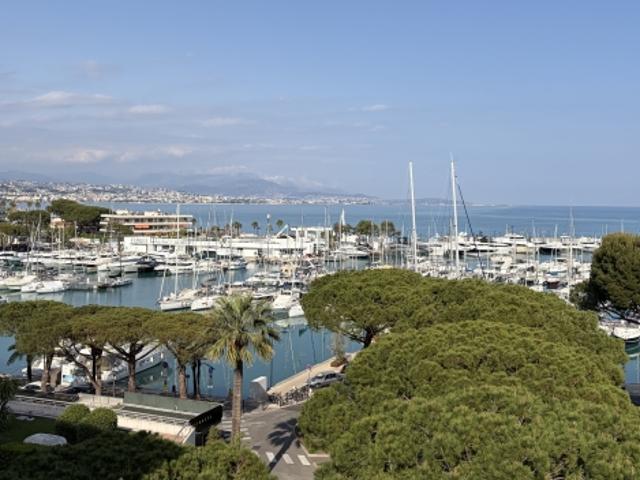 MARINA BAIE DES ANGES – LE COMMODORE 4P 116m2 Terrasse 150m2 Vue mer