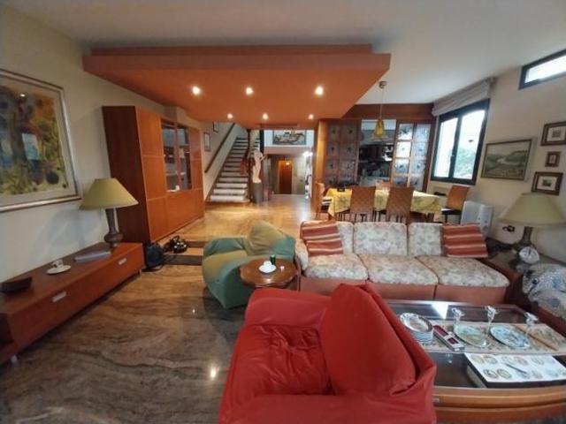 Marina di Carrara Villa in Bifamiliare