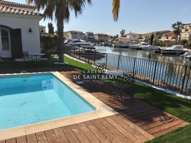 Marina et Ponton Privé pour Bateau de 15m 155m² Aigues Mortes