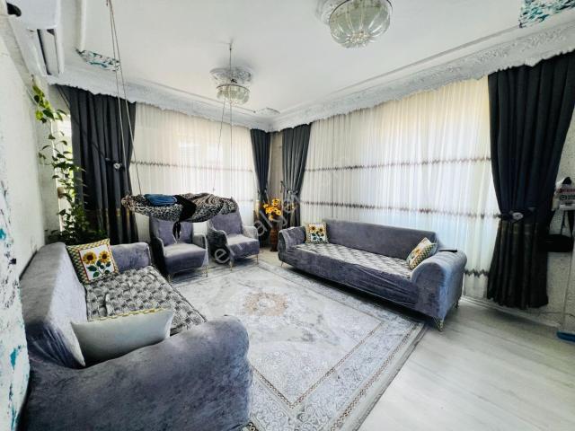 Markantalya 'ya Yürüme Mesafesinde Tadilatlı Geniş 2+1