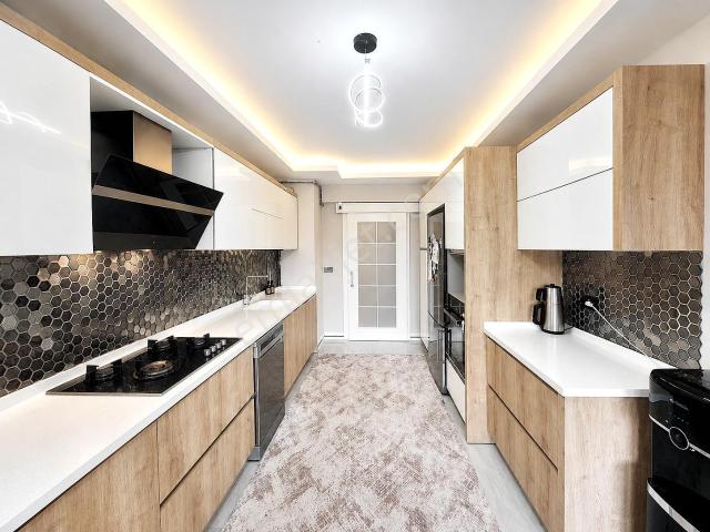 Marka'dan Eryaman'da Metro & Metromall Yakını Site İçi 4+1 | Lux Daire