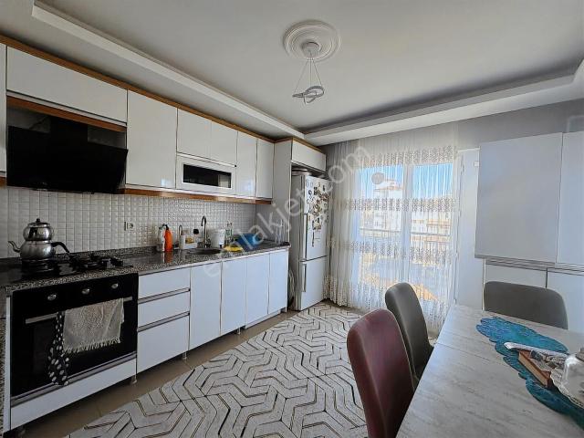 Marka'dan Kaletepe'de Geniş Bakımlı Satılık 3+1 Daire
