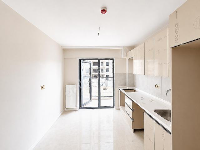 Marka/yeşilova'da Kapalı Mutfaklı Giyinme Odalı Çift Banyolu 2+1 85 M2 Daire