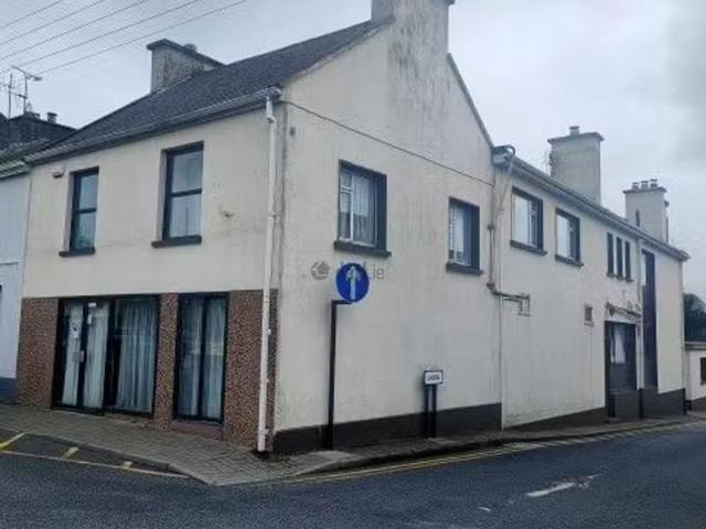 Market Square, Scarriff, Co. Clare is for rent