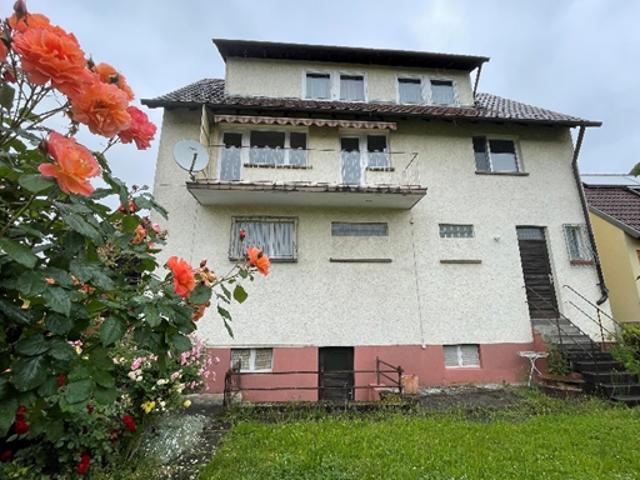 Marko Winter Immobilien Obrigheim Ortsmitte: Oldtimer mit vielen Gestaltungsmöglichkeiten. Massives Haus mit schönem Garten für Familien