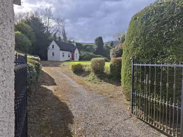 Marks Cottage, Dundalk Road, Carlingford, Co. Louth is for rent