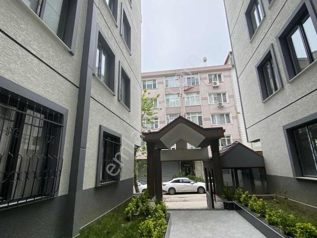 Marmara Cad.nin Kalbinde Otoparklı Güvenlikli 2+1