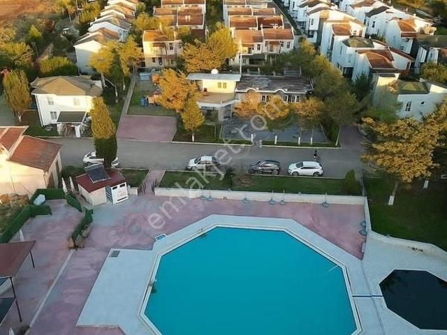 Marmara Ereğlisi Havuzlu Güvenlikli Site İçinde 3+1 Yazlık Villa