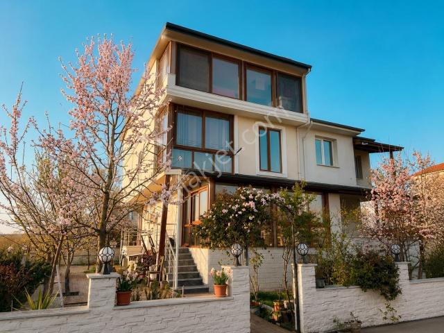 Marmara Ereğlisi Satılık Havuzlu Deniz Manzaralı Tripleks Villa
